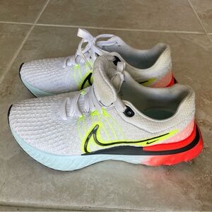 Nike White and Yellow Sneakers Sleek Design